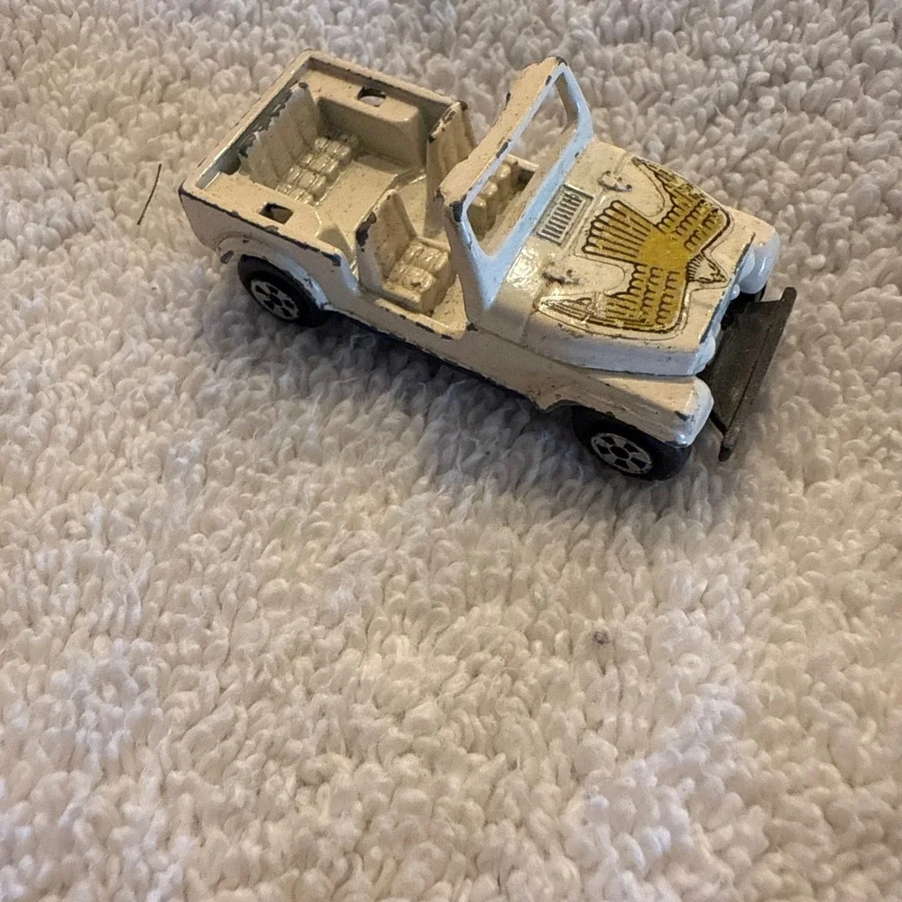 Vintage Matchbox Jeep CJ-6 White Golden Eagle Diecast Toy Car 100-040